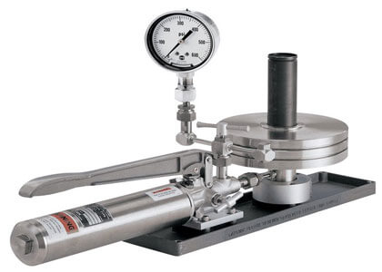Dead weight tester
